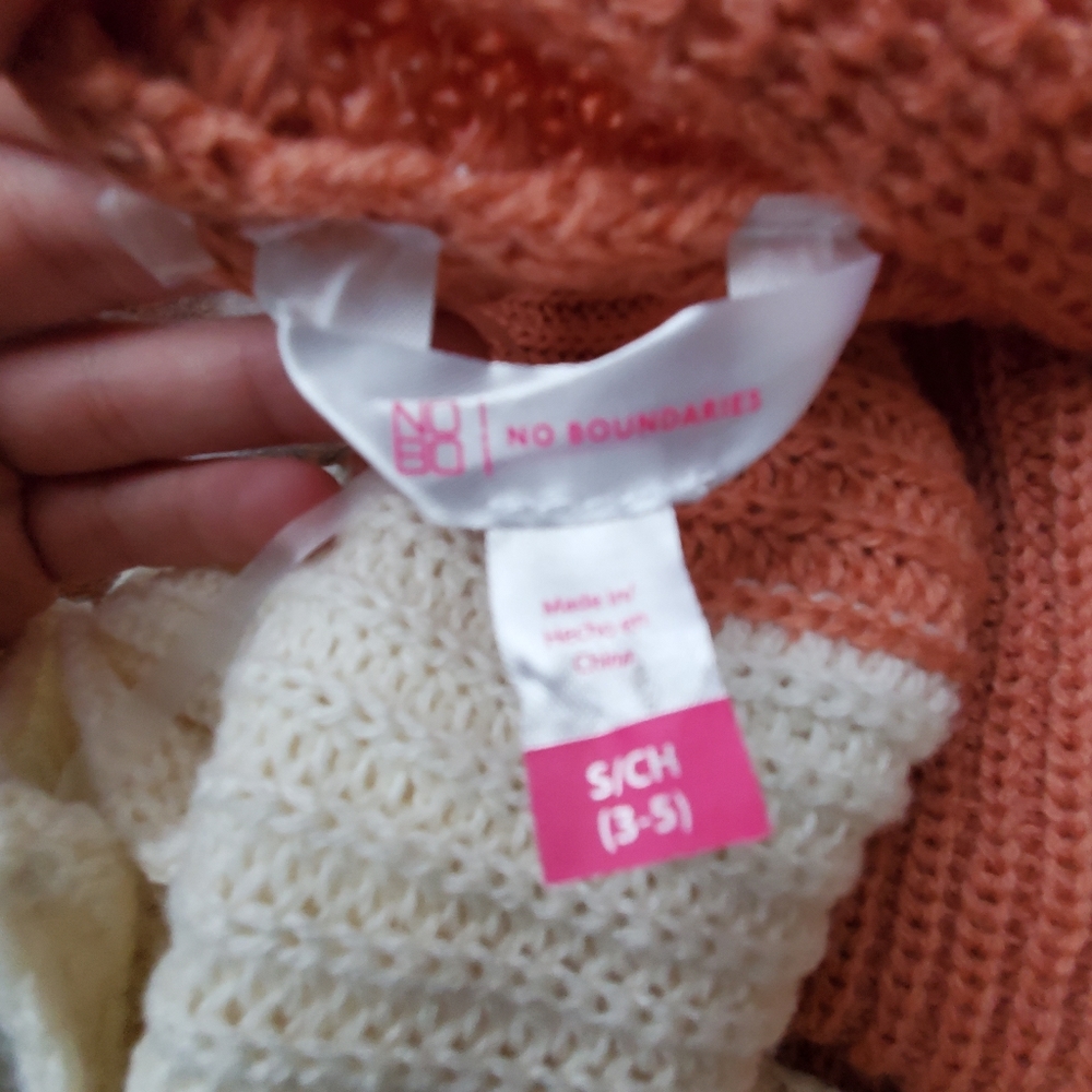 Twist Front Color Block Reversable Knit Sweater - Picture 5 of 12